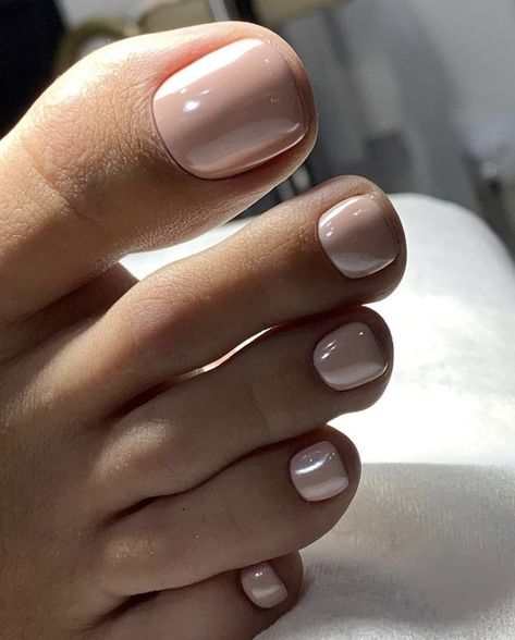 French Pedicure, Pedicure Colors, Gel Toe Nails, Nagellack Trends, Toe Nail Color, Pretty Toe Nails, Cute Toe Nails, Summer Toe Nails, Toe Nail Art