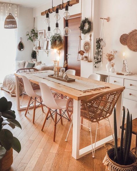 Tapis Aesthetic, Boho Dining Room, Earthy Bedroom, Boho Style Decor, Diy Living Room Decor, Dining Room Spaces, Modern Home Interior Design, Dining And Living Room, Boho Kitchen