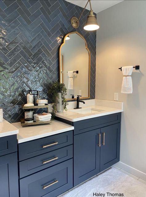 Transitional Guest Bathroom Ideas, Master Bathrooms 2024 Trends, Blue Home Interior, Bathrooms 2024, Guest Bathroom Remodel, Primary Bath, Primary Bathroom, Bathroom Redesign, Master Bath Remodel