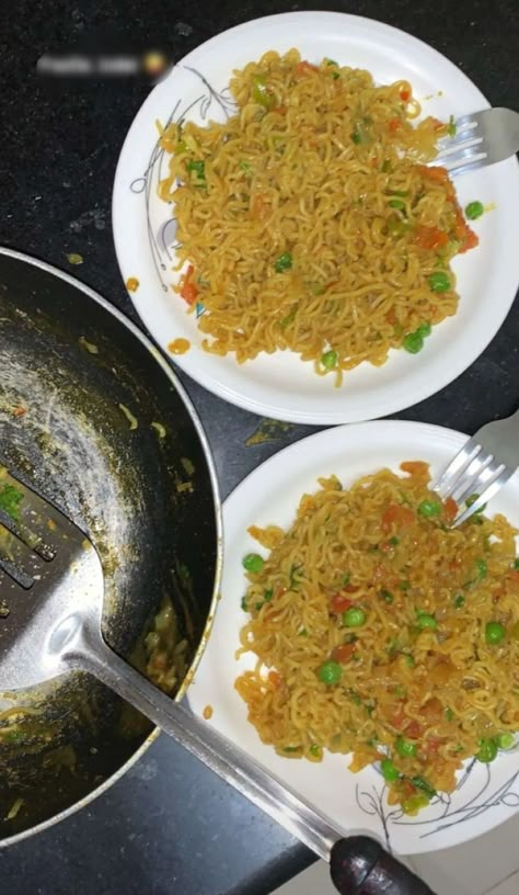 Maggie Pic Food, Maggie Snap Streak, Maggie Snapchat Story, Fake Snap Pic Food, Veg Chow Mein Recipe, Maggie Snap, Eating Food Funny, Foodie Instagram, Food Carving