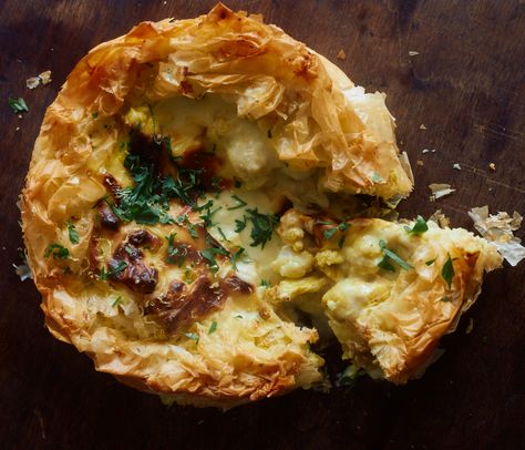 Recipe: Yotam Ottolenghi and Noor Murad’s Hot-Mess Curried Cauliflower Cheese Filo Pie Otto Lenghi, Filo Pie, Curried Cauliflower, Ottolenghi Recipes, Hot Cheese, Filo Pastry, Cauliflower Cheese, Cauliflower Curry, Yotam Ottolenghi