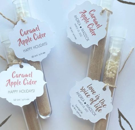 October & November wedding favor ideas! Inspo for autumn wedding favors guests will love! Carmel Apple Wedding Favor, Apple Cider Favor, Apple Cider Wedding, Cheap Hacks, Fall Cider, Caramel Apple Cider, Wedding Cheap, Cider Bar, Apple Wedding