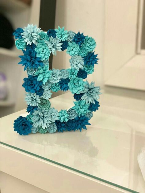 Alphabet Flower Letters, Flower Letters Diy, Alphabet Flower, Flower Graduation, Moss Letters, 80's Party, Flower Gift Ideas, Diy Letters, Floral Wallpaper Phone