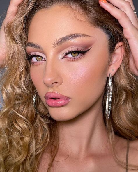 Confident Makeup, Celebrity Makeup Looks, Eye Makeup Styles, Cut Crease Makeup, Barbie Makeup, Fancy Makeup, Nude Makeup, Glowing Makeup, Elegant Makeup