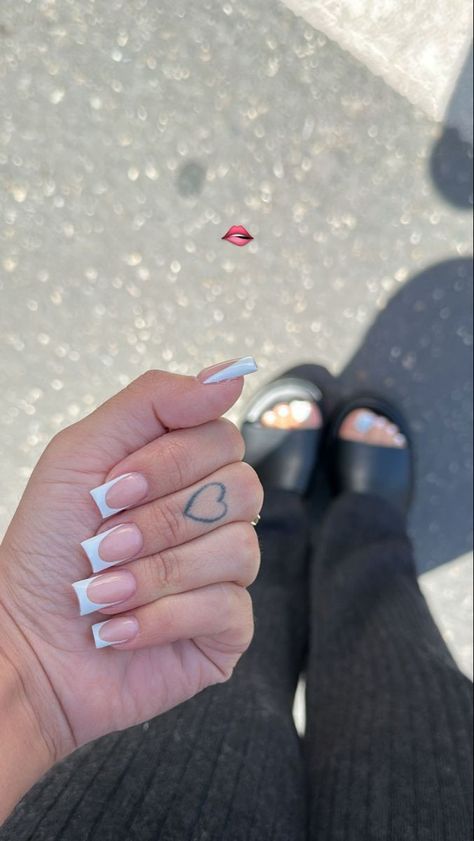 Simple Acrylic Nails Initials, Short Nail Set With Initial, Mail Inspo Square, Short Acrylic Nails With Initials, Baddies Nails Short, Short Nails Baddie, Baddie Cars, Aesthetic Nail Designs, Dubai View