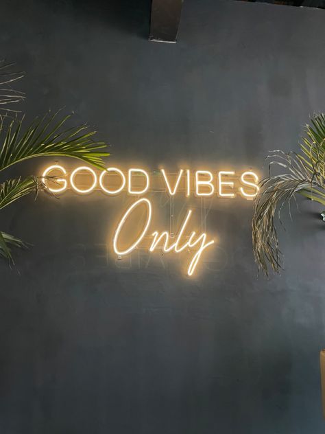 Light Signage Design, Light Signage, Motivation Positive Thoughts, Mexican Restaurant Design, Bistro Interior, Gym Bar, Neon Quotes, Gym Interior, Happy Birthday Frame