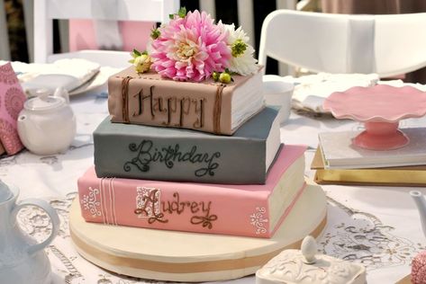 I love the idea of a Book Cake. Maybe I'm a little obsessed with books, but I love it! Book Birthday Cake, Birthday Cake Book, Wedding Sheet Cakes, Cake Decorating Books, Cake Pop Decorating, Book Cakes, Wedding Cake Pops, Oldest Daughter, Book Cake