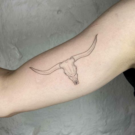 Buffalo Skull Tattoo Women, Texas Long Horn Tattoo, Steer Tattoo, Longhorn Tattoo Women, Long Horn Tattoo For Women, Texas Longhorn Tattoo, Someday Tattoo, Rugby Tattoo, Horn Tattoo