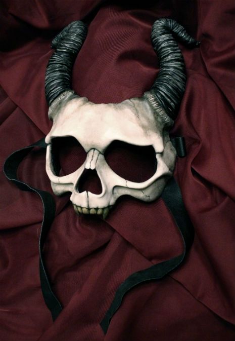 Krampus Mask, Creepy Masks, Mask Aesthetic, Costume Disney, Dangerous Minds, Skull Mask, Cool Masks, Masks Art, Masks Masquerade