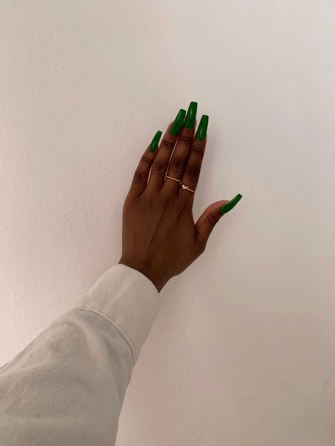 Vibrant Green Nails, Green Aesthetic Black Women, Emerald Green Acrylic Nails Short, Green Nails Black Women, Fall Nails Olive Green, Jade Green Nails Acrylic, Spring Green Nails, Jade Green Nails, Brown Hands