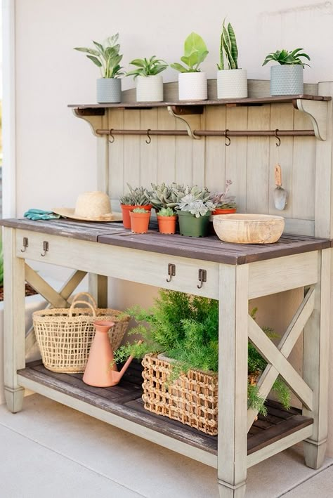 Tools Organization Ideas, Rustic Outdoor Bench, Repot Plants, Potting Benches Diy, Rustic Outdoor Benches, Garden Work Bench, Potting Bench Ideas, Diy Potting Bench, Potting Bench Plans