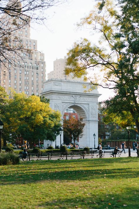 fall-in-washington-square-park-3587 Washington Square Park Nyc, Public Square, Washington Square, Washington Square Park, Union Square, West Village, Village Life, Folk Music, Photo Essay