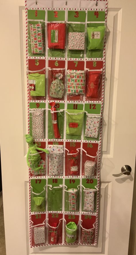 Homemade Advent Calendars, Christmas Advent Calendar Diy, Diy Advent Calendar, Christmas Themes Decorations, Holiday Crafts Christmas, Christmas Advent Calendar, Christmas Gift Baskets, Homemade Christmas Gifts, Christmas Goodies