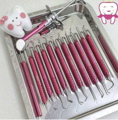 Odontologos Orthodontic Aesthetic, Pink Dental Aesthetic, Dental Care Products Aesthetic, Dentist Pink Aesthetic, Local Anesthetic Dental, Dental Hygienist Aesthetic, Orthodontic Instruments, Dental Hygienist School, Dental Wallpaper