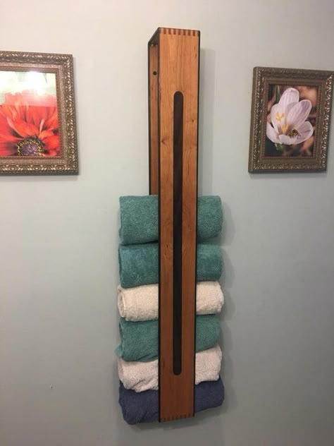 custom towel rack - by Pabs @ LumberJocks.com ~ woodworking community Wooden Towel Rack, Diy Towel Rack, Diy Towels, Custom Towel, Salon Interior Design, Towel Storage, Linen Closet, Diy Bathroom, Decor Rustic