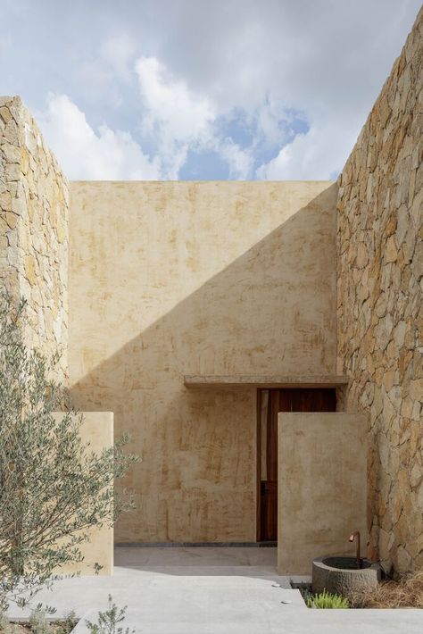 Gallery of Casa F133 / 0studio Arquitectura - 5 Stone Architecture, Patio Interior, Building Exterior, Stone House, Affordable Housing, Architecture Project, Interior Architecture Design, Modern Architecture, Boutique Hotel