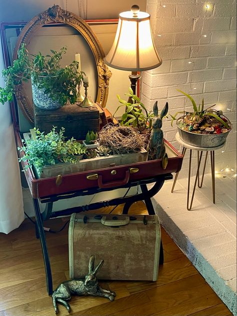 Yard sale finds made into a cute display for my living room Decorating With Old Suitcases, Luggage Rack Ideas, Flea Market Booth Ideas, Vintage Suitcase Display, Foyer Inspiration, French Country Family Room, Vintage Suitcase Decor, Suitcase Display, Autumn Window Display