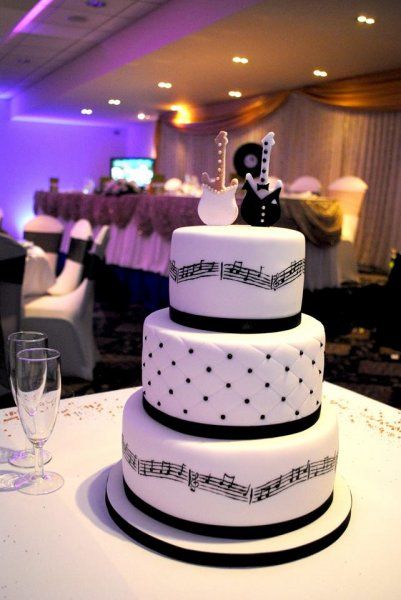 Musical themed wedding cake Music Cake Ideas, Music Wedding Cakes, Wedding Cake Guide, Bolo Musical, Music Themed Cakes, 80s Wedding, Music Cakes, Music Cake, Gifts For Music Lovers