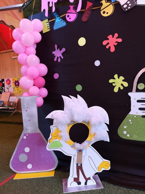 Pta Event Ideas, Science Lab Decorations, Pta Events, Science Display, Mad Science Party, Science Room, Science Classroom Decorations, Science Festival, Science Week