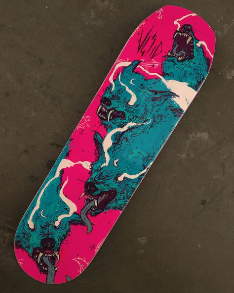 Art On Skateboard Decks, Skate Board Paintings, Skate Deck Designs, Skateboard Deck Painting, Cool Skateboard Designs, Painted Skateboard Aesthetic, Diy Skateboard Art, Art On Skateboard, Monster Creature Design