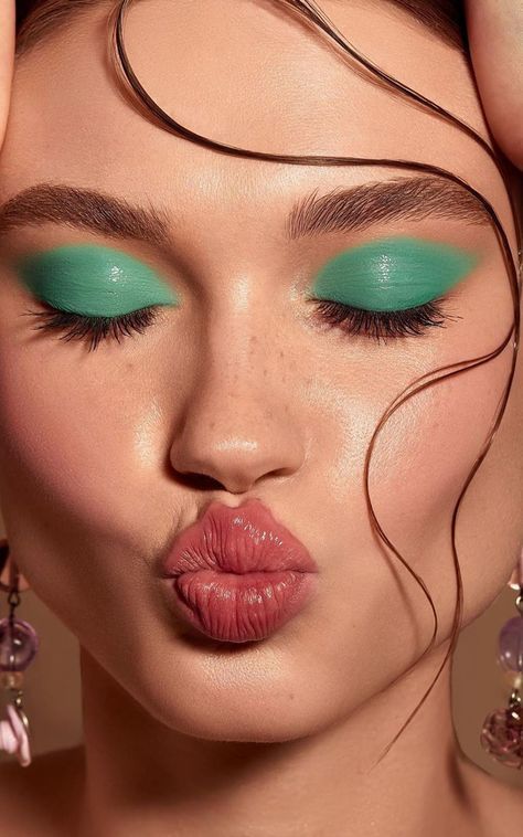 Sweat Proof Makeup, Bold Eyeshadow, Maquillage On Fleek, Summer Makeup Looks, Edgy Makeup, Post Production, Eye Makeup Art, Makeup Photography, Editorial Makeup