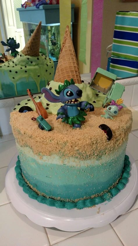 Beach Ice Cream Cake, Stitch Ice Cream Cake, Stitch Beach Cake, Stitch Birthday Party Ideas Cake, Stitch Birthday Party Cake, Beach Cakes Birthday, Stitch Birthday Cake Ideas, Stitch Birthday Cakes, Ice Cream Cake Birthday