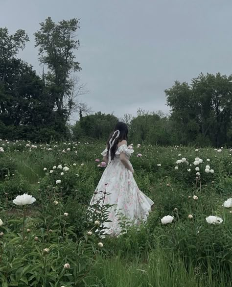 Adriana Core, Fairy Photoshoot, Cottage Core Fairy, Fairytale Aesthetic, Dreamy Photography, Princess Core, Nature Life, Royal Life, Best Poses For Pictures