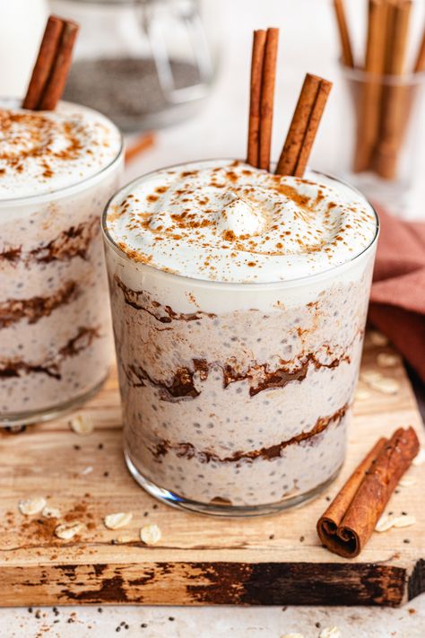 Cinnamon Roll Overnight Oats, Pudding Pancakes, Breakfast Bread Pudding, Cinnamon Yogurt, Cinnamon Oats, Breakfast Pasta, Healthy Vegetarian Breakfast, Healthy Cinnamon Rolls, Over Night Oats