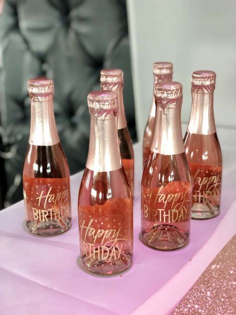 Brunch Birthday Party Ideas, Brunch Birthday Party, Wine Birthday Party, 21st Birthday Themes, Birthday Champagne, 15th Birthday Party Ideas, 21st Birthday Girl, 30th Birthday Themes, Champagne Birthday