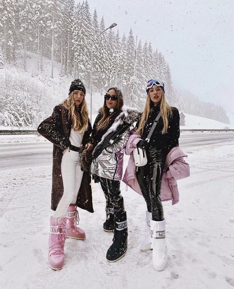 Moon Boots Outfit, Ski Trip Outfit, Apres Ski Outfits, Outfit Sporty, Winter Outfits Snow, Eastern Fashion, Sporty Fashion, Look Rose, Pants Jogger