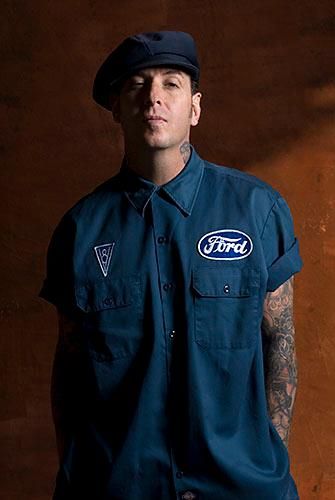 Mike Ness Mike Ness, Tatto Boys, Leather Front Pocket Wallet, Estilo Cholo, Sick Boy, Social Distortion, Celebrity Culture, Punk Music, Rocker Style