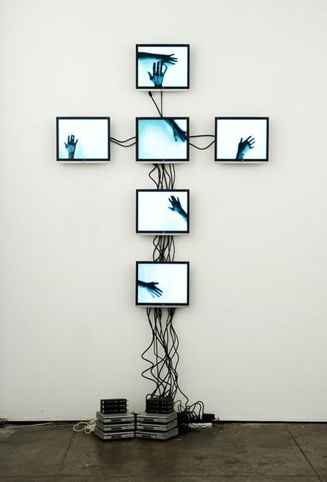 abstract modern cross Nam June Paik, New Media Art, Foto Art, Video Installation, Sculpture Installation, Land Art, Cubism, Conceptual Art, Art Plastique