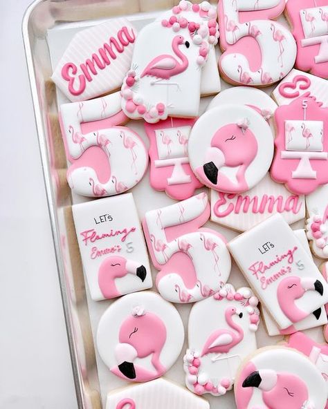 The Sugar Bar on Instagram: "You know you have the coolest 5 year old when their party theme is flamingos🦩🤍 @mylittle.shoppe . . . . #flamingocookies #birthdaycookies #cookiesofinstagram #5thbirthdaycookies #cookies #cookieartist #cookiesofinstagram #cookiedecorating" Flamingo Birthday Cookies, Flamingo Cookies Decorated, Flamingo Cookies, Sugar Cookie Designs, Flamingo Birthday, Flamingo Party, Birthday Cookies, Cookie Designs, 5th Birthday