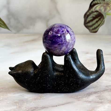 Air Dry Clay Crystal Holder, Polymer Clay Crystal Holder, Witch Sculpture, Witchy Diy, Holistic Shop, Sculpey Ideas, Shiny Rocks, Crystal Store, Sphere Holder