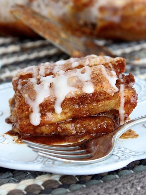 Cinnamon Roll Lasagna, Baker Mama, Mini Cinnamon Rolls, Plats Healthy, Breakfast Goodies, Breakfast Sweets, Layered Desserts, Sweet Rolls, Breakfast Foods