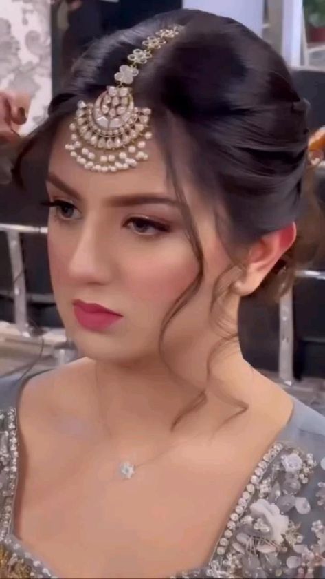 Bridal Makeup Videos, Pakistani Makeup, Pakistani Bridal Hairstyles, Beautiful Bridal Makeup, Bridal Hairstyle Indian Wedding, Hair Style On Saree, Engagement Look, Party Makeup Looks, Pakistani Bridal Makeup