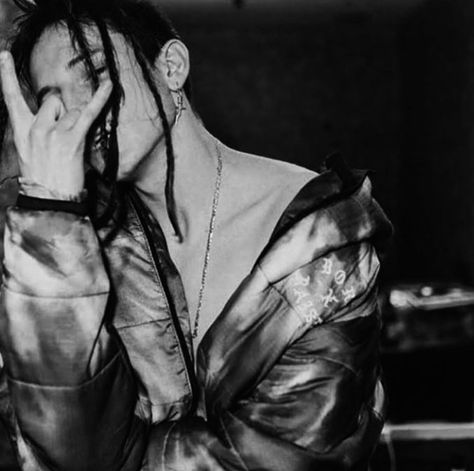 Mitchel Cave, Chase Atlantic, Black And White, White, Black