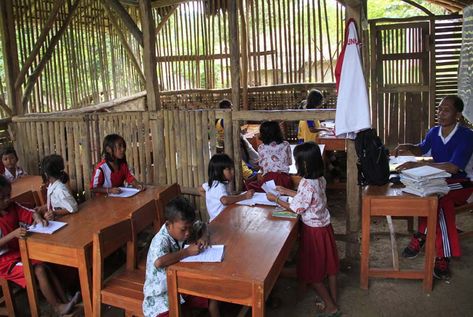 Guru Mengajar Di Kelas, Guru Mengajar, Indonesia