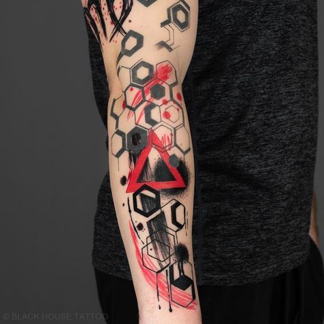 Abstract Tattoos Men, Tattoo Ideas For Men Color, Realistic Trash Polka Tattoo, Abstract Tattoo Men, Abstract Sleeve Tattoo, Cyberpunk Tattoo Design, Arte Trash Polka, Circuit Tattoo, Trash Polka Art