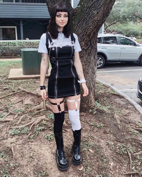 arisa vurr on Instagram: “i know i said i’m gonna be off social media for a while/forever but hahahaha i realized i’m extremely lonely without social media. i have…” Grunge Overalls Outfits, Casual Grunge Outfits Summer, Grunge Outfits Oversized, Oc Clothing Design, Emo Girl Fashion, Punk Overalls, Vintage Grunge Outfits, Grunge Outfits Summer, Casual Grunge Outfits