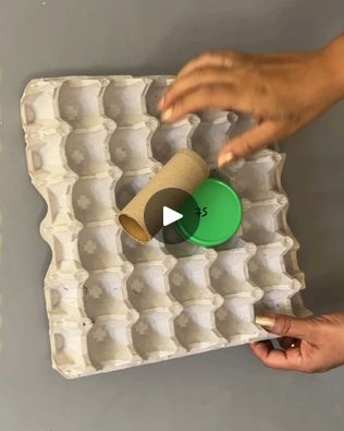 Ideas Navideñas, Make A Lamp, Egg Carton Crafts, Toilet Paper Roll Crafts, Plastic Eggs, Manualidades Diy, Egg Carton, Toilet Paper Roll, Christmas Deco