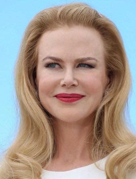 Nicole Mary Kidman is an Australian and Hollywood actress, and Companion of Order of Australia. She is the recipient of numerous awards including an Academy Award, four Golden Globe Awards... Celebrity Makeup Fails, Makeup Fails, The Ellen Show, Celebrity List, Celebrity Beauty, Celebrity Makeup, Nicole Kidman, Gorgeous Makeup, Pretty Makeup