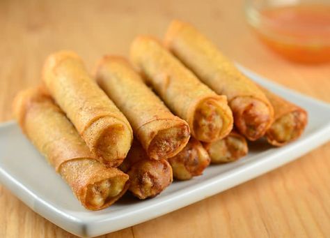 Lumpiang Shanghai filled with ground chicken, water chestnuts, and green onions. Golden, crisp and in fun bite-size, these Filipino meat spring rolls are absolutely addicting! Lumpia Shanghai, Panlasang Pinoy Recipe, Shanghai Food, Lumpia Recipe, Homemade Egg Rolls, Easy Buffalo Chicken, Chicken Egg Rolls, Vegetable Appetizers, Egg Roll Recipes