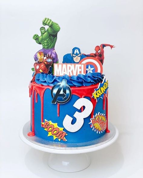 Marvel Birthday Cake, Avengers Birthday Party Decorations, Salted Caramel Buttercream, 4de Verjaardag, Avengers Cake, Spiderman Birthday Cake, Marvel Birthday Party, Hulk Birthday, Avengers Theme