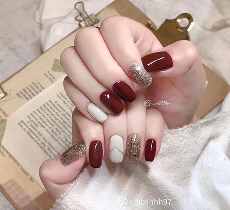 Nail Art Simple Elegant Natural, Nails Maroon, Maroon Nail Art, Maroon Nail Designs, Maroon Nail, Elegant Touch Nails, Feet Nail Design, Eye Nail Art, Gel Toe Nails