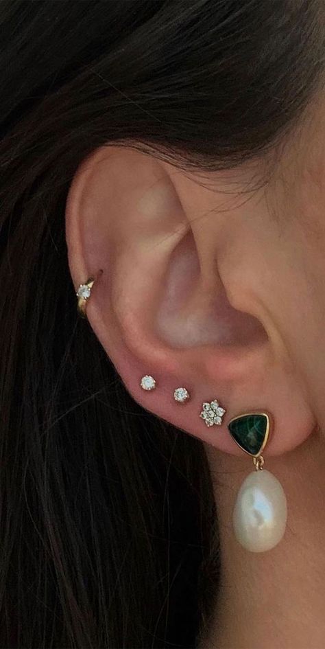 Ear Piercing Placement, Piercings Earring, Curated Ear Piercing, Piercing Placement, Ear Piercings Ideas, Fab Mood, Studs Piercing, Piercing Inspiration, Piercings Ideas