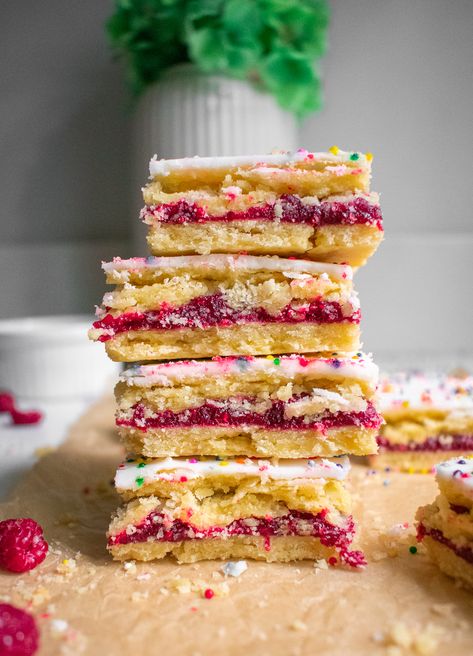 Pop Tart Shortbread, Poptart Shortbread, Strawberry Shortbread Recipe, Strawberry Pop, Strawberry Pop Tart, Raspberry Bars, Buttery Shortbread, Strawberry Dessert Recipes, Shortbread Bars