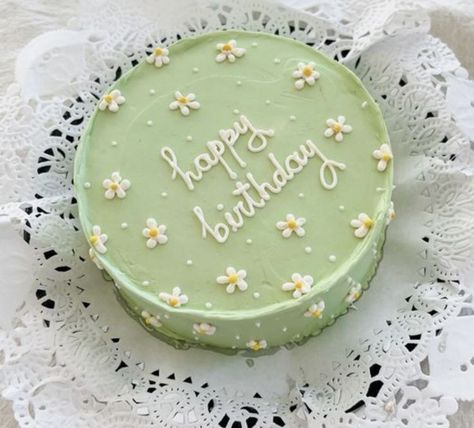 Flower Birthday Cake, Birthday Cake With Flowers, Green Cake, Flower Birthday, Pretty Birthday Cakes, 13th Birthday, Pastel Aesthetic, 3rd Birthday, Cottage Core