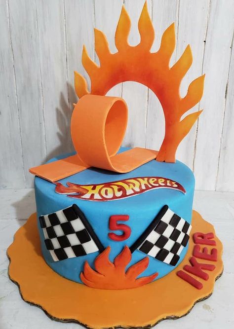 Hot Wheels Cake Ideas, Hot Wheels Themed Birthday Party, Wheels Cake, Hot Wheels Cake, Hotwheels Birthday Party, Hot Wheels Party, Hot Wheels Birthday, Party Themes For Boys, Cake Easy