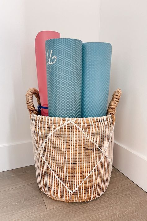 Home Workout Decor, Cute Workout Rooms Home Gyms, Mini Yoga Studio At Home, Zen Workout Room Ideas, Relaxing Workout Room, Gym Room Storage, Mini Yoga Room, Workout Craft Room, Workout Room Inspiration